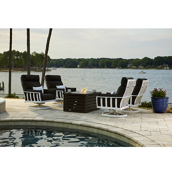 LANE VENTURE Contempo Rectangular Fire Pit