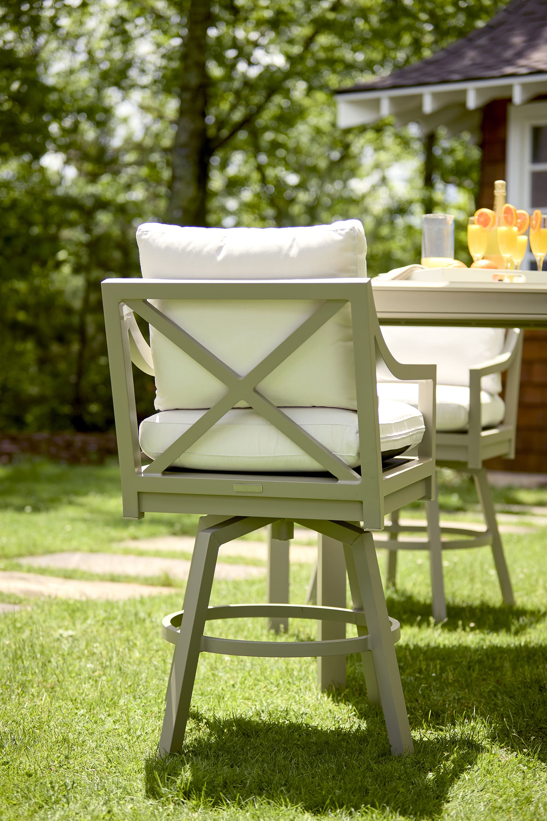 LANE VENTURE Susanna Swivel Bar Stool