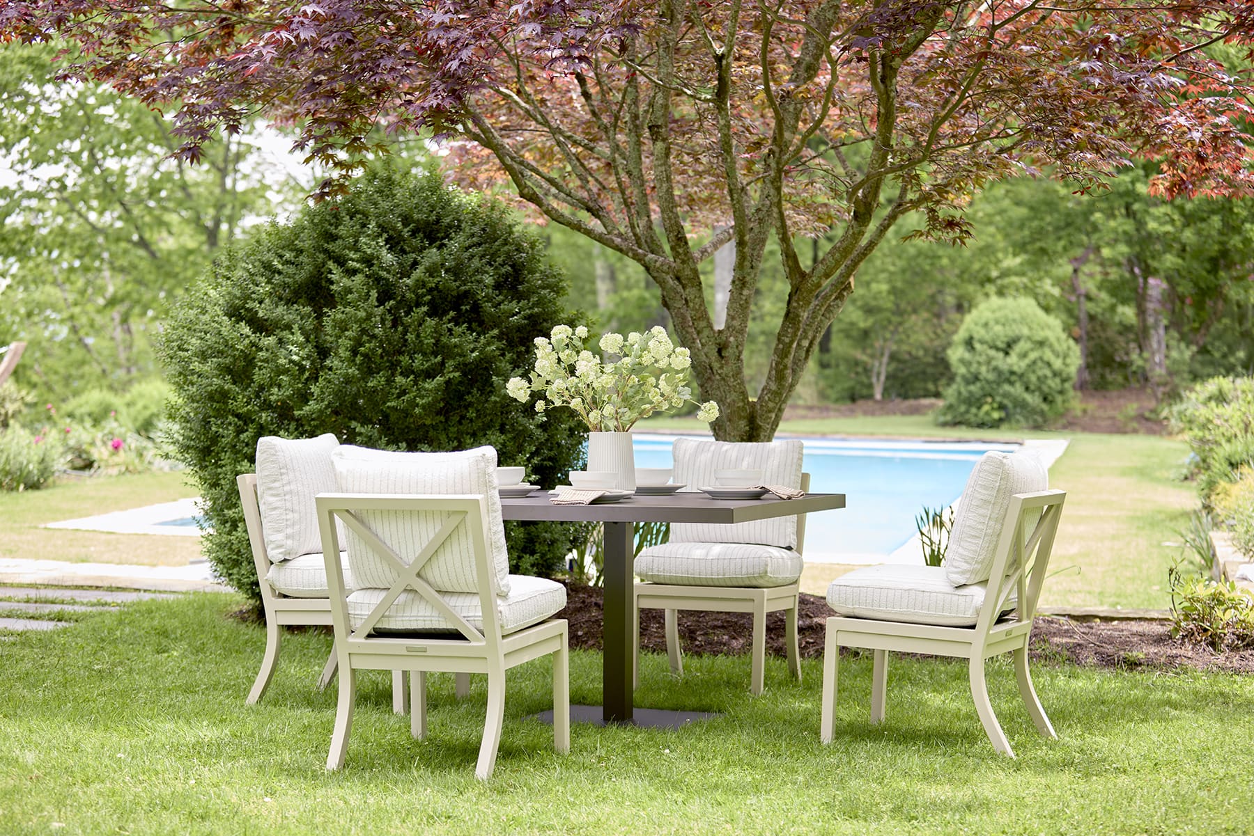 LANE VENTURE Bailey Tables 46in Square Pedestal Table