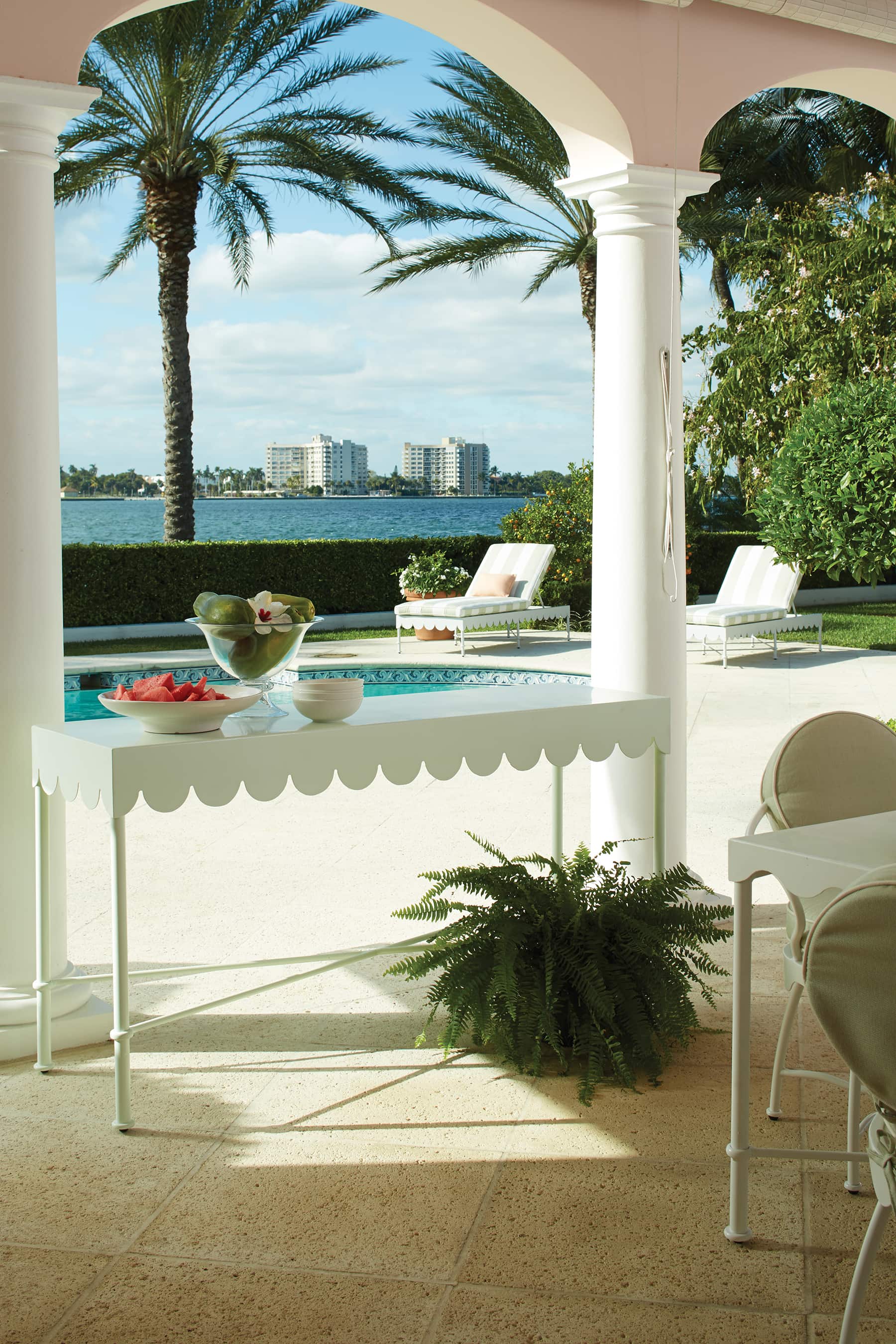 LANE VENTURE Awning Console Table