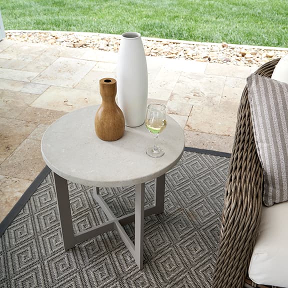 LANE VENTURE Foley Round End Table