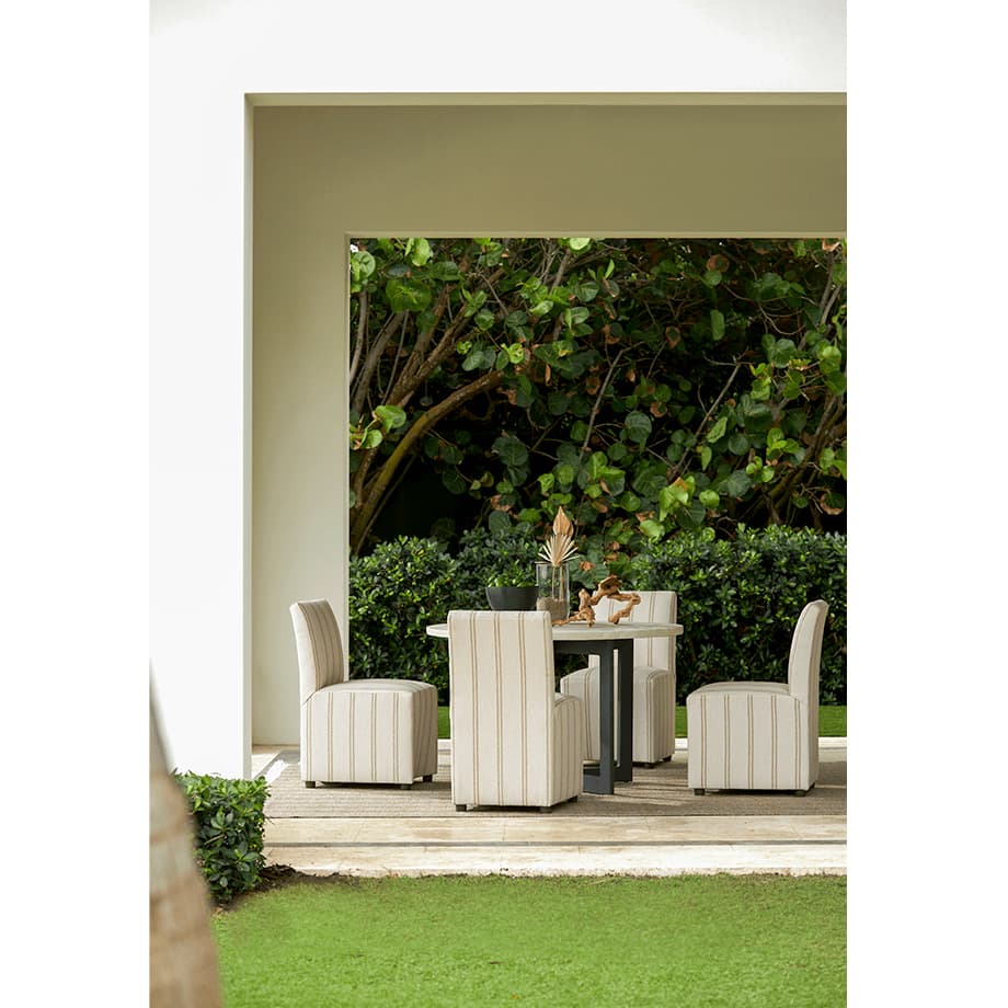 LANE VENTURE Foley Round Dining Table