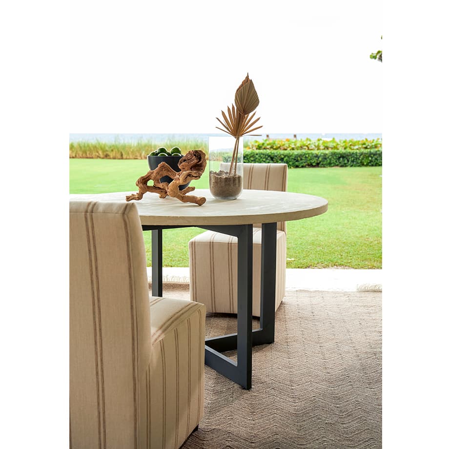 LANE VENTURE Foley Round Dining Table